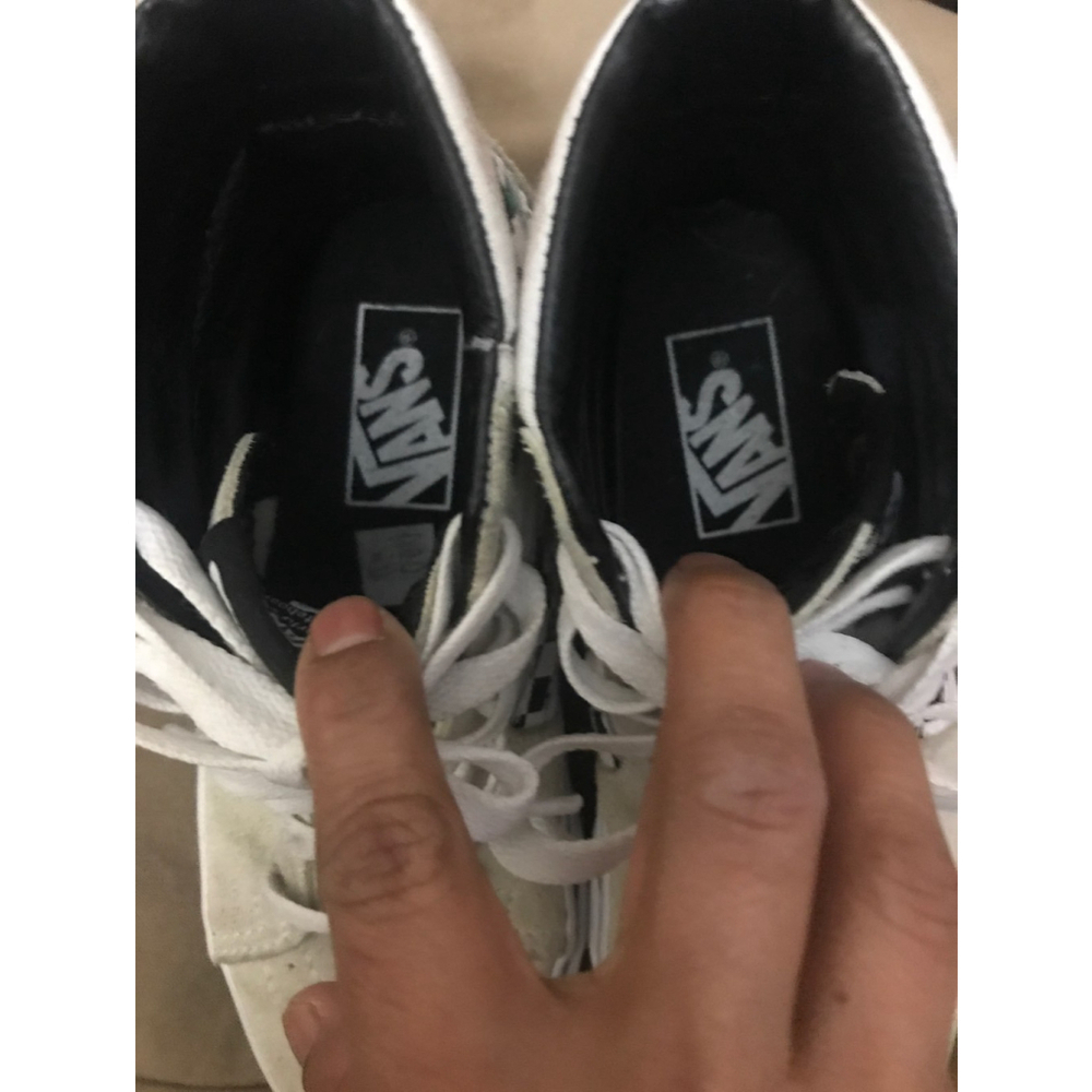 Vans - Picture 2 of 9